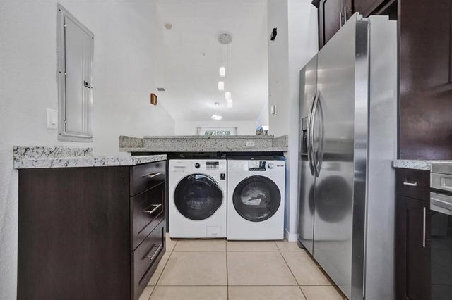 4 of 31 - 3866 Sw 48th Ave, Hollywood, FL