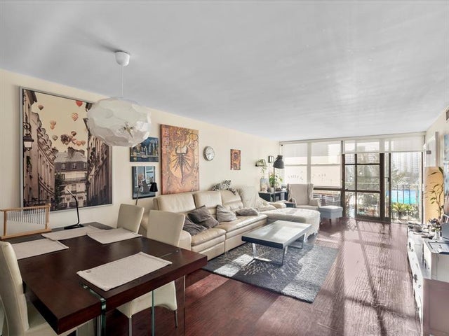 3 of 28 - 800 Parkview Dr 528, Hallandale, FL
