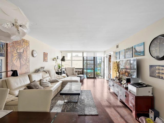 4 of 28 - 800 Parkview Dr 528, Hallandale, FL