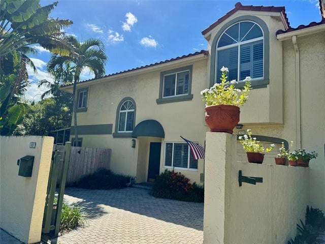 1 of 17 - 101 Ne 14th Ave 101, Fort Lauderdale, FL