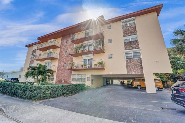 2 of 25 - 2010 Fillmore St 202, Hollywood, FL