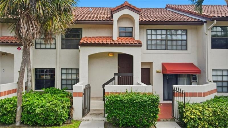 208 Lincoln Ct 208, Deerfield Beach