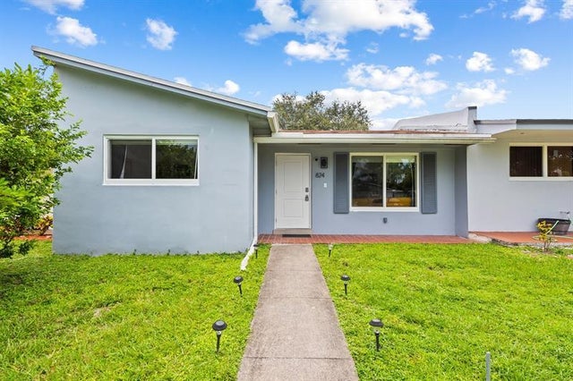 1 of 20 - 824 N Golf Drive, Hollywood, FL