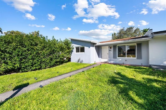 2 of 20 - 824 N Golf Drive, Hollywood, FL