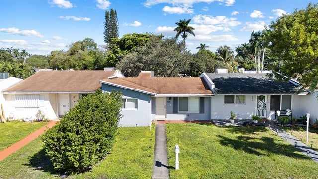 3 of 20 - 824 N Golf Drive, Hollywood, FL