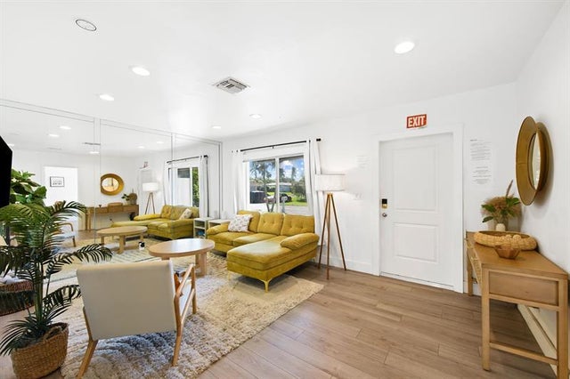 5 of 20 - 824 N Golf Drive, Hollywood, FL