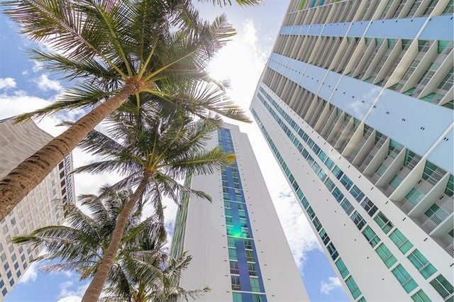 335 S Biscayne Blvd 2400, Miami