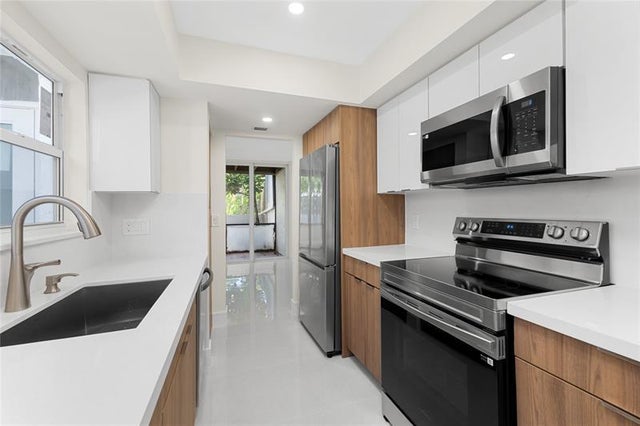 4 of 38 - 657 Cypress Ln 26a, Fort Lauderdale, FL