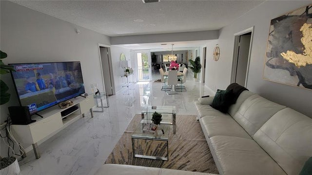 2 of 25 - 1801 Presidential Way D202, West Palm Beach, FL