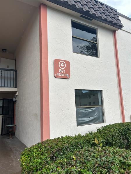 871 Ne 207th Ter 102, Miami