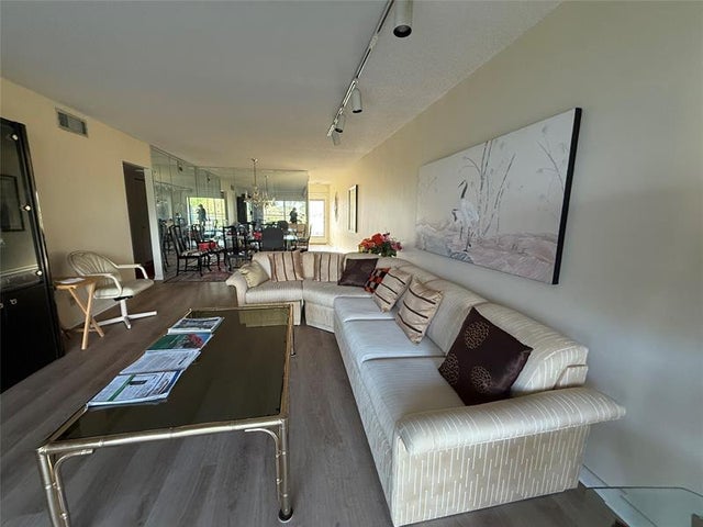 3 of 12 - 2802 Victoria Way M2, Coconut Creek, FL