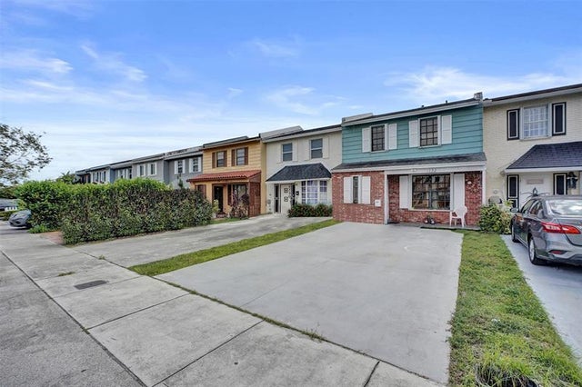 3 of 58 - 1732 W 72nd St 1732, Hialeah, FL