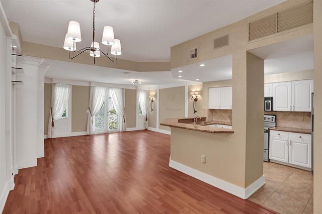 5 of 37 - 1900 Oceanwalk Ln 115, Pompano Beach, FL