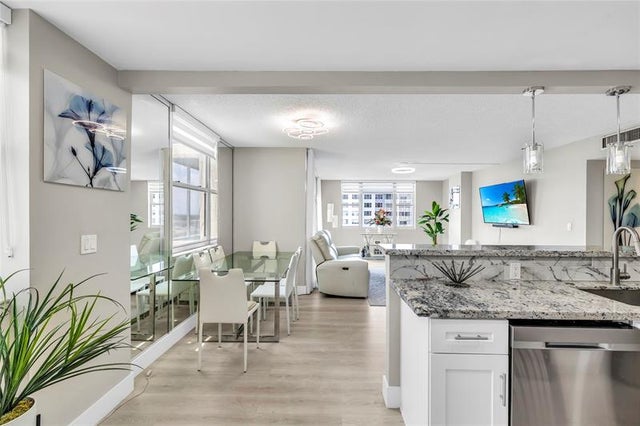 4330 Hillcrest Dr 810, Hollywood