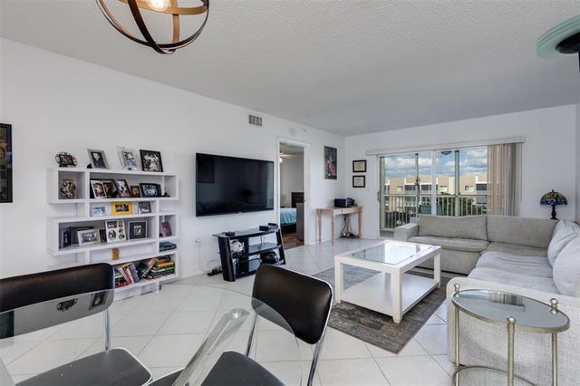 5 of 39 - 9537 Weldon Cir 404, Fort Lauderdale, FL