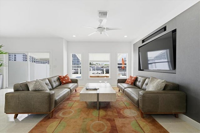 4 of 18 - 4331 W Tradewinds Ave B, Fort Lauderdale, FL