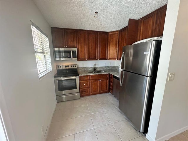 5 of 38 - 305 Ne 16th St B7, Fort Lauderdale, FL