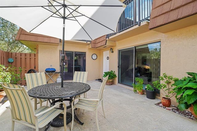 3 of 26 - 2512 Camelot Ct, Hollywood, FL