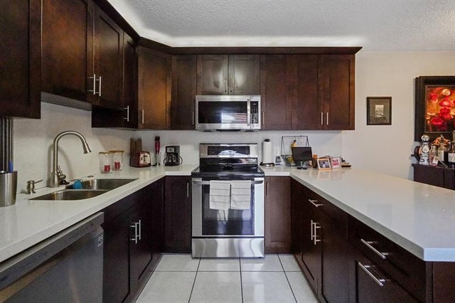 5 of 26 - 2512 Camelot Ct, Hollywood, FL