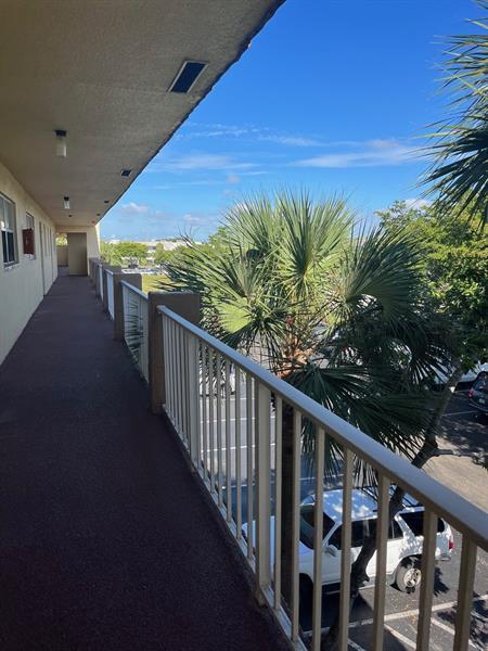 8225 Sunrise Lakes Blvd 301, Sunrise