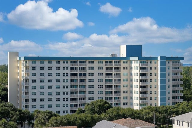 2 of 28 - 4330 Hillcrest Dr 506, Hollywood, FL