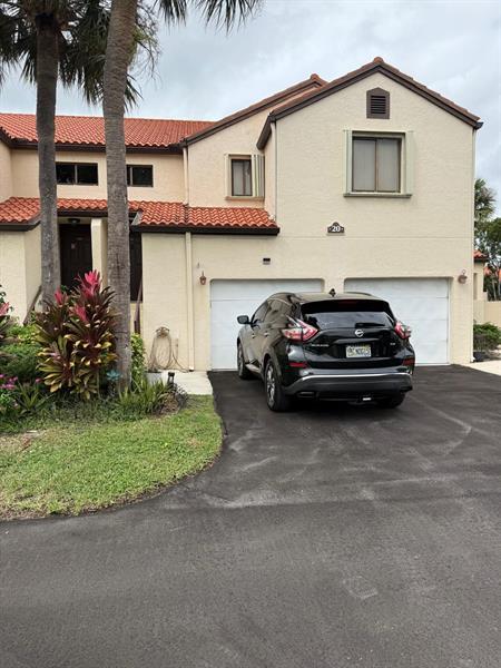 20 Via De Casas Sur 204, Boynton Beach