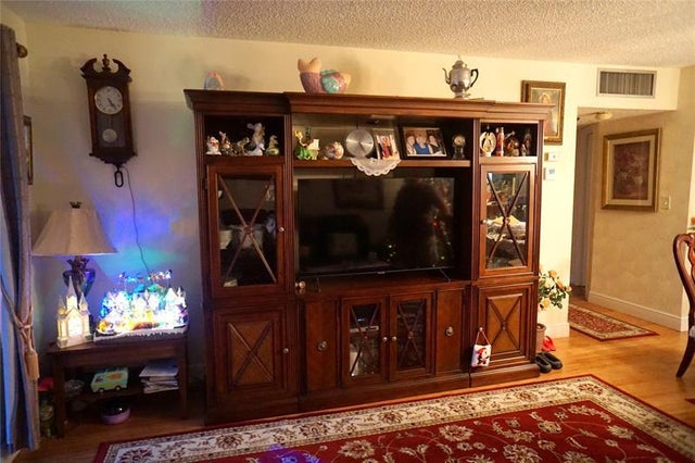 4 of 44 - 3400 Nw 48th Ave 502, Lauderdale Lakes, FL