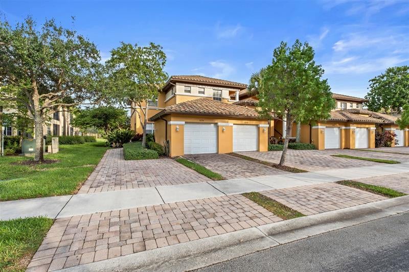 Photo of Listing #F10535475