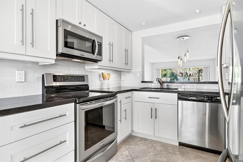 Photo of Listing #F10536155