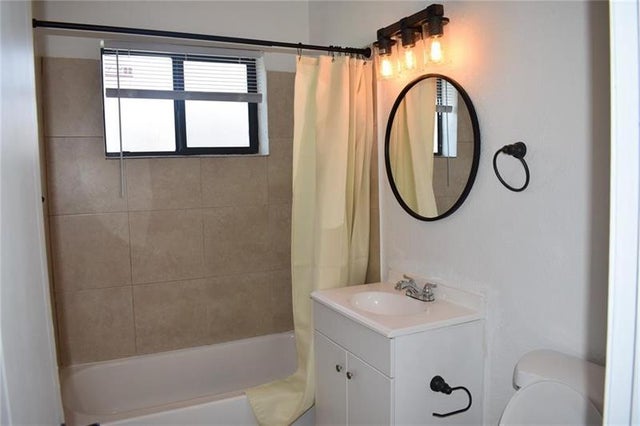 1 of 19 - 721 Nw 1st Ct, Hallandale, FL