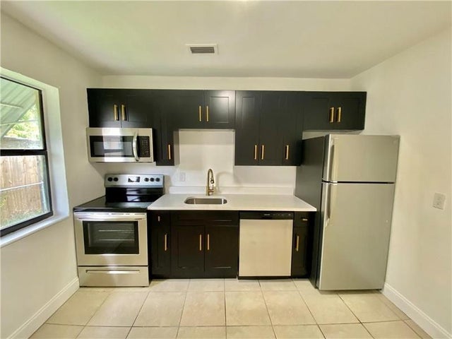 2 of 19 - 721 Nw 1st Ct, Hallandale, FL