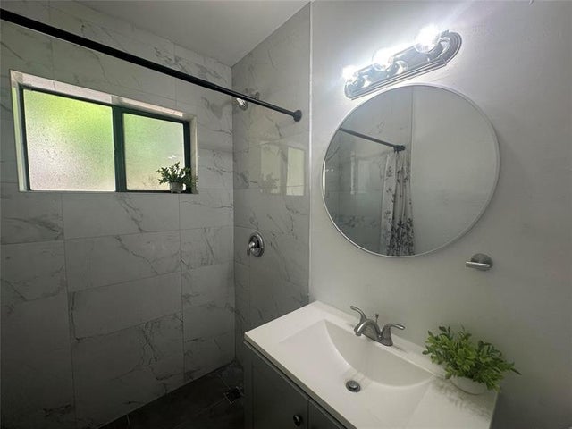 1 of 23 - 725 Nw 1st Ct, Hallandale, FL