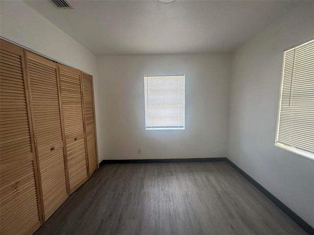 3 of 23 - 725 Nw 1st Ct, Hallandale, FL