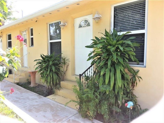 3 of 15 - 1123 N 17th Ave, Hollywood, FL