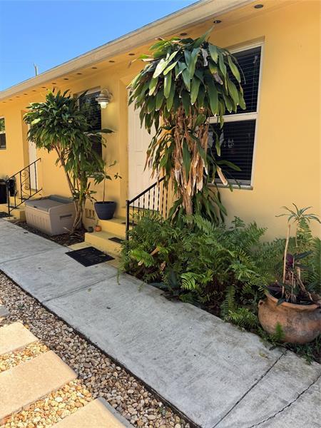 5 of 15 - 1123 N 17th Ave, Hollywood, FL