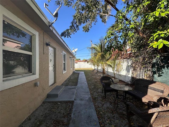 1 of 16 - 728 Sw 6th St, Dania, FL