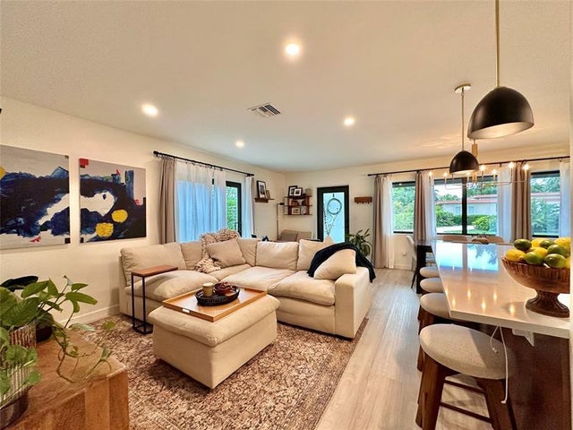 4 of 32 - 501 Nw 25th St, Wilton Manors, FL