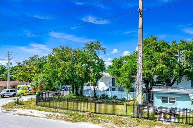 3 of 4 - 321 Ne 75th St, Miami, FL