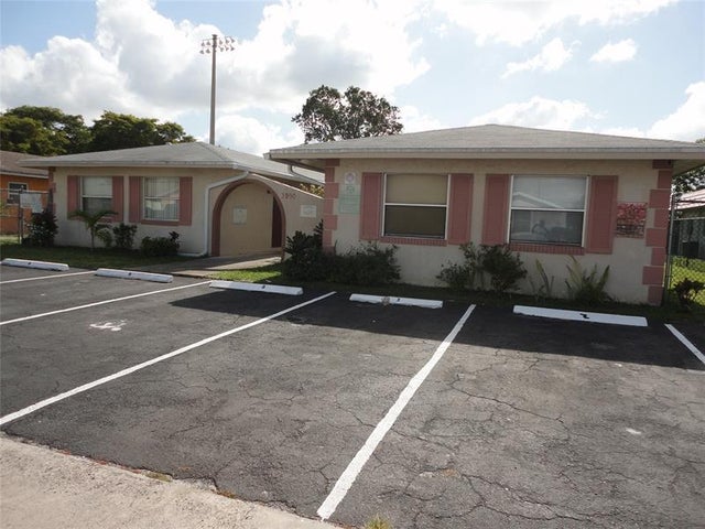 3 of 17 - 3990 Nw 30th Ter, Lauderdale Lakes, FL
