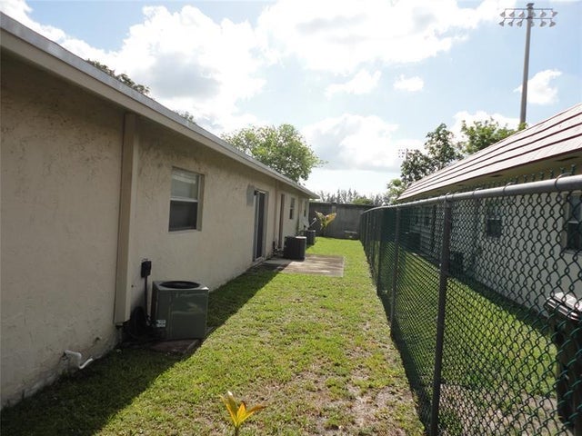4 of 17 - 3990 Nw 30th Ter, Lauderdale Lakes, FL