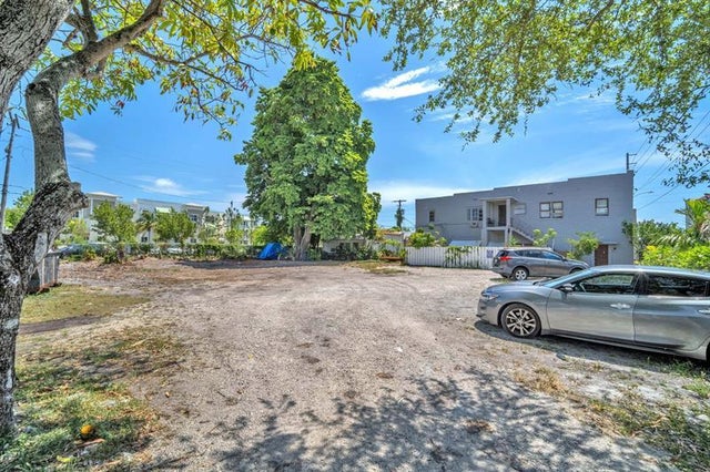 4 of 36 - 2135 Washington St, Hollywood, FL