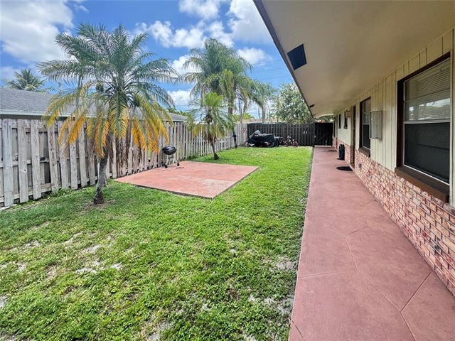 4 of 34 - 151 Sw 15th St, Pompano Beach, FL