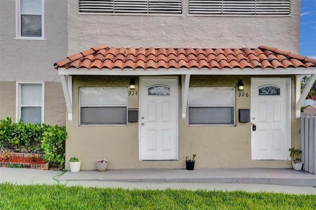 2 of 46 - 924 Mcintosh St, West Palm Beach, FL