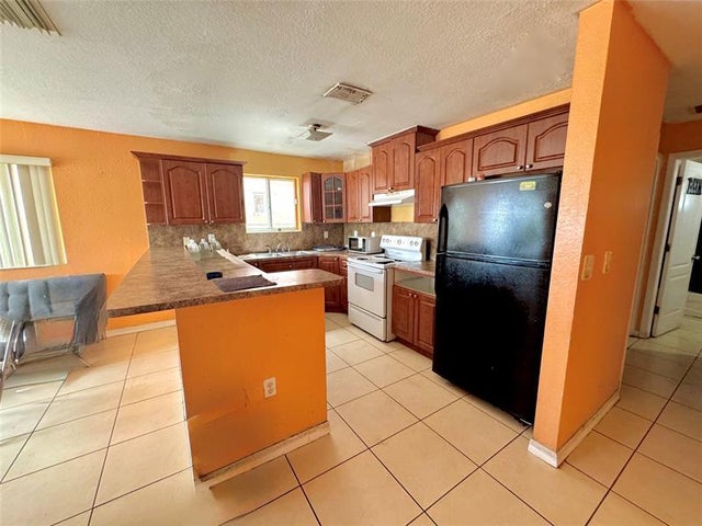 4 of 16 - 1601 Nw 62nd Ter, Miami, FL