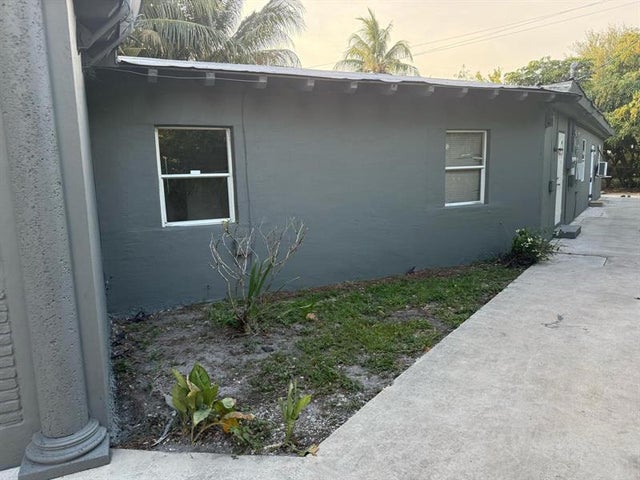 4 of 12 - 2739 Lincoln St, Hollywood, FL