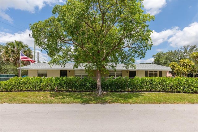 1 of 31 - 800 Sw 30th St, Fort Lauderdale, FL