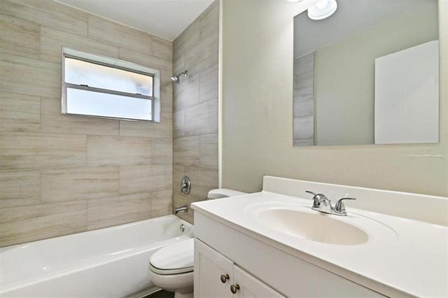 5 of 14 - 3450 - 3460 Ne 13th Ave, Oakland Park, FL