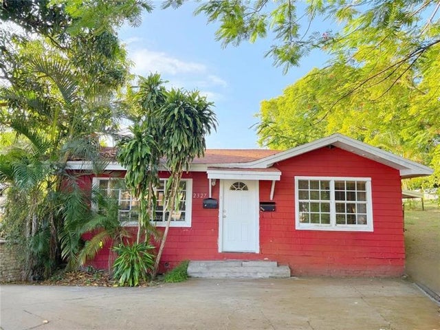 1 of 11 - 2327 Polk St, Hollywood, FL