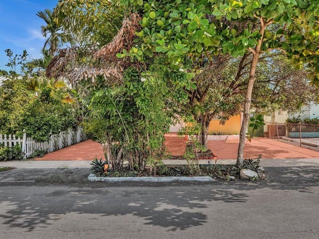 2 of 47 - 1930 Pierce St, Hollywood, FL