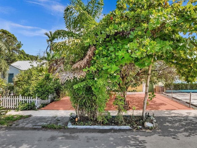4 of 47 - 1930 Pierce St, Hollywood, FL